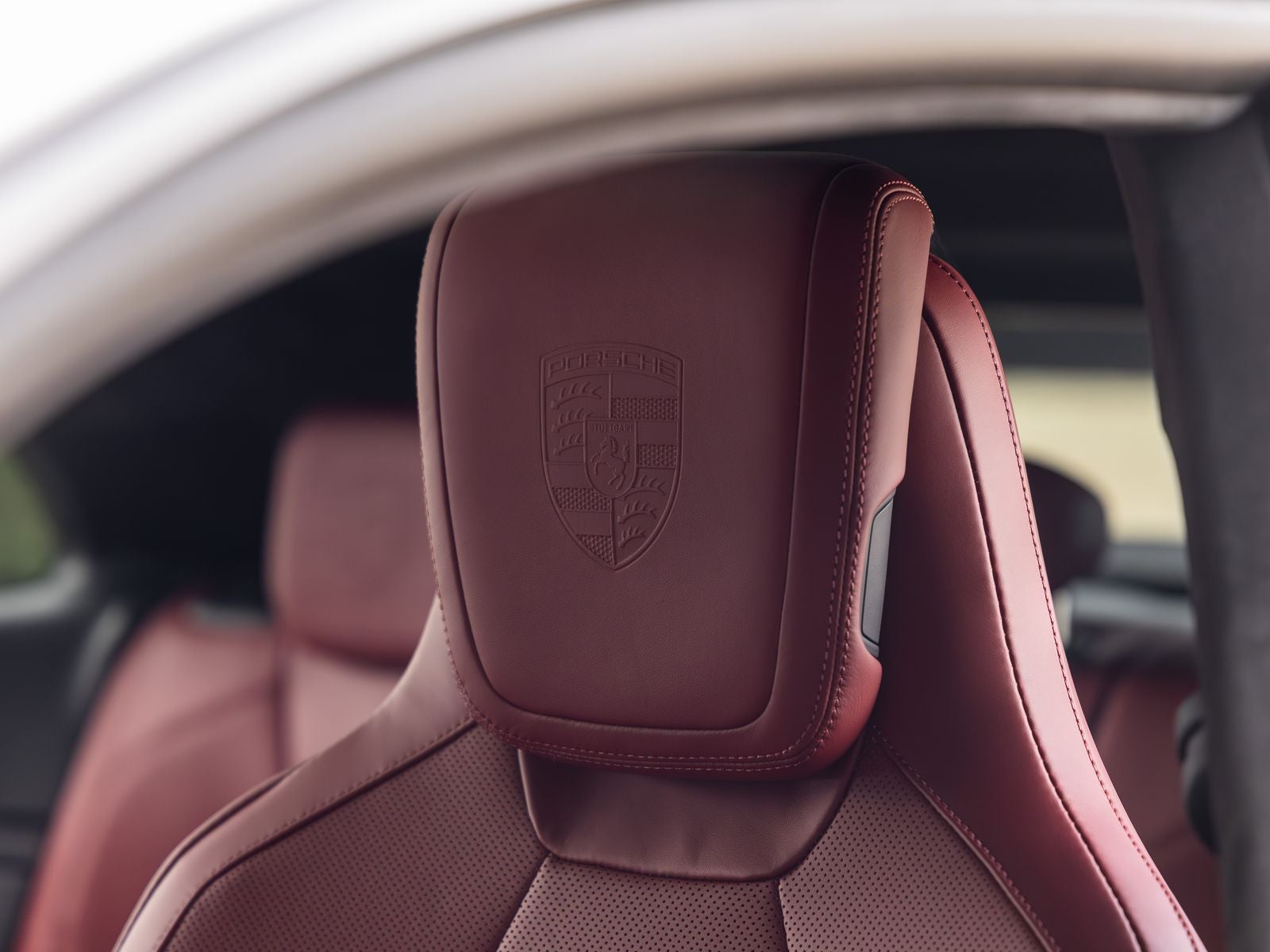 2025 Porsche Macan Turbo Electric - Photo 27