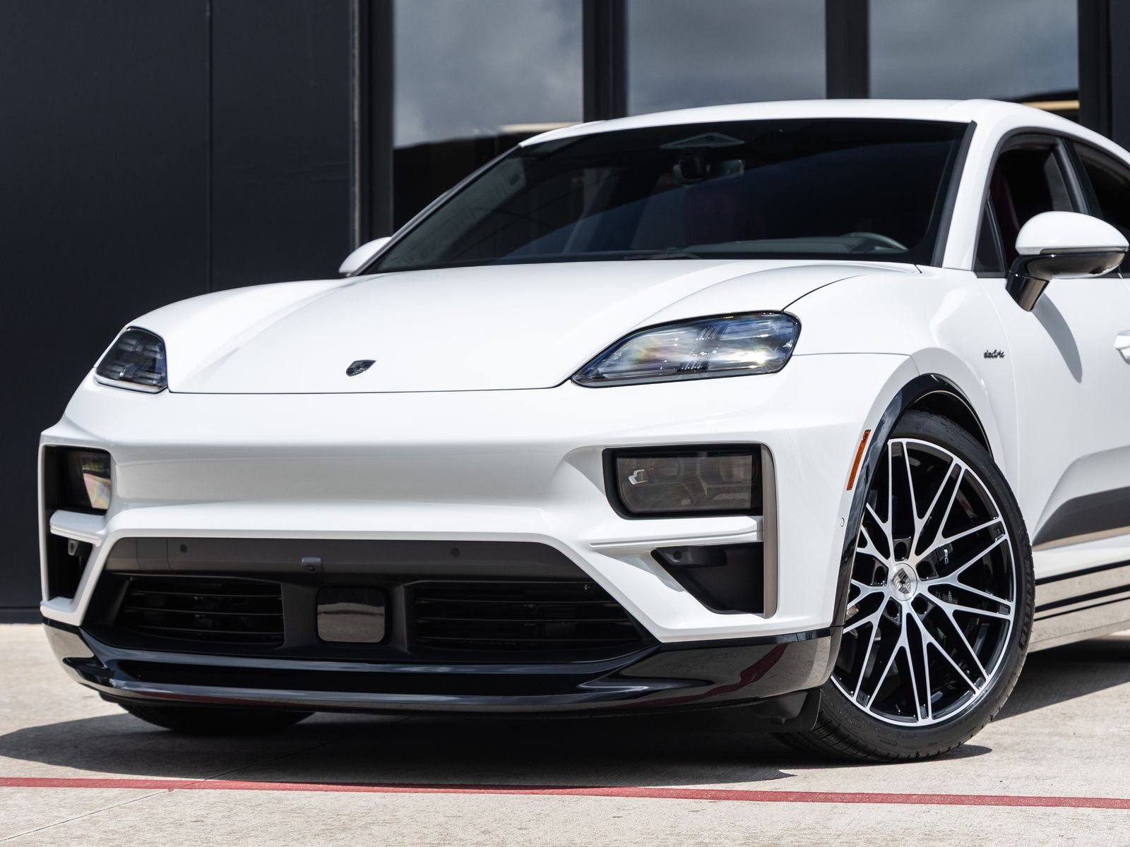 2025 Porsche Macan Turbo Electric