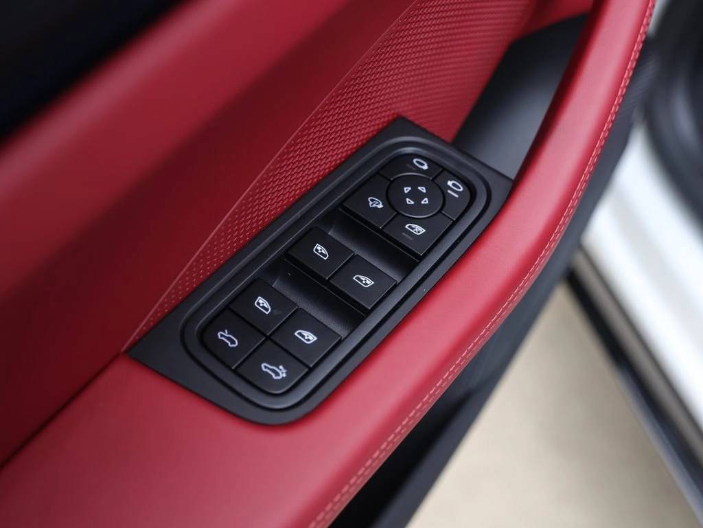 2025 Porsche Macan Turbo Electric