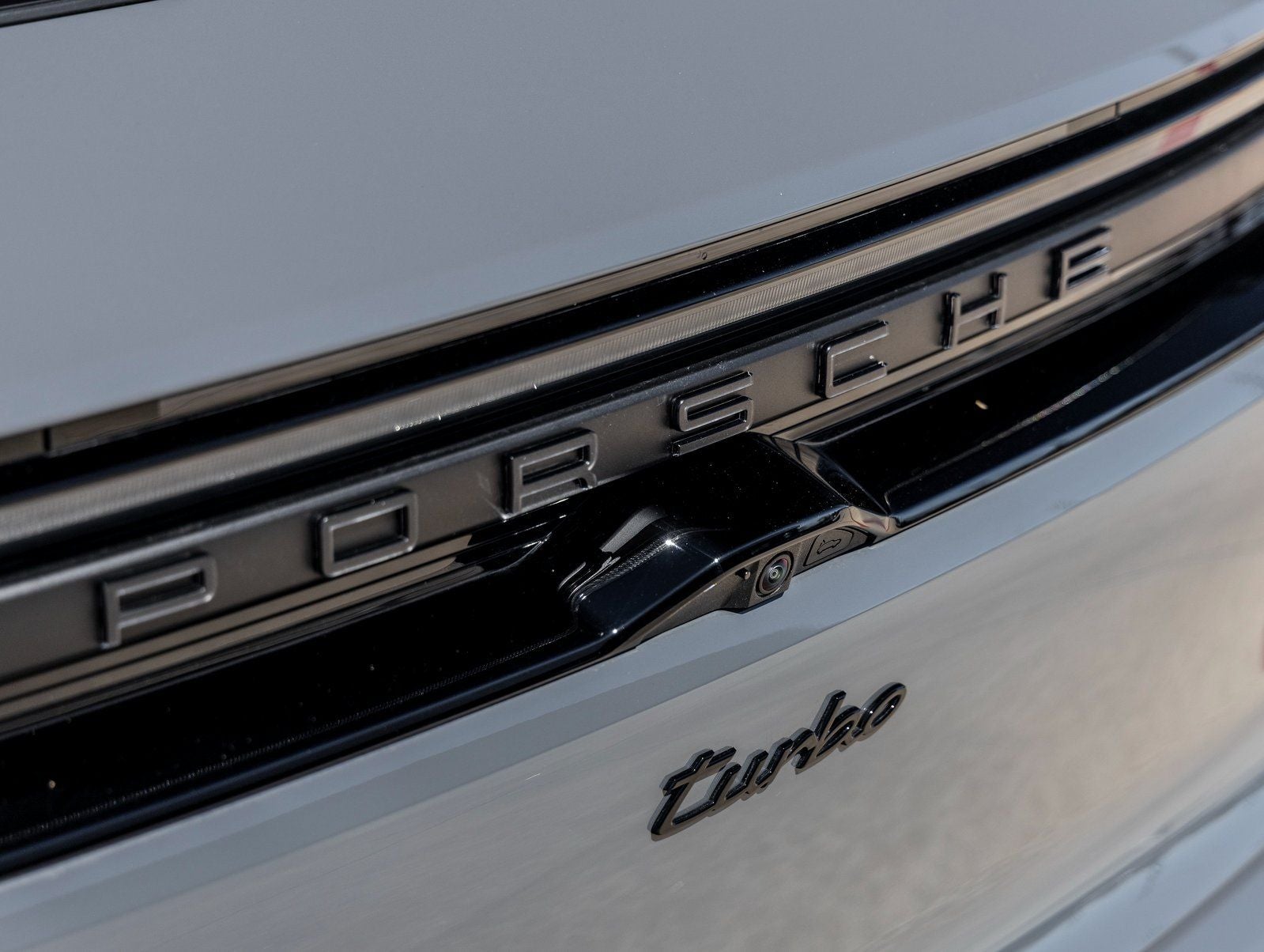 2025 Porsche Macan Turbo Electric - Photo 16