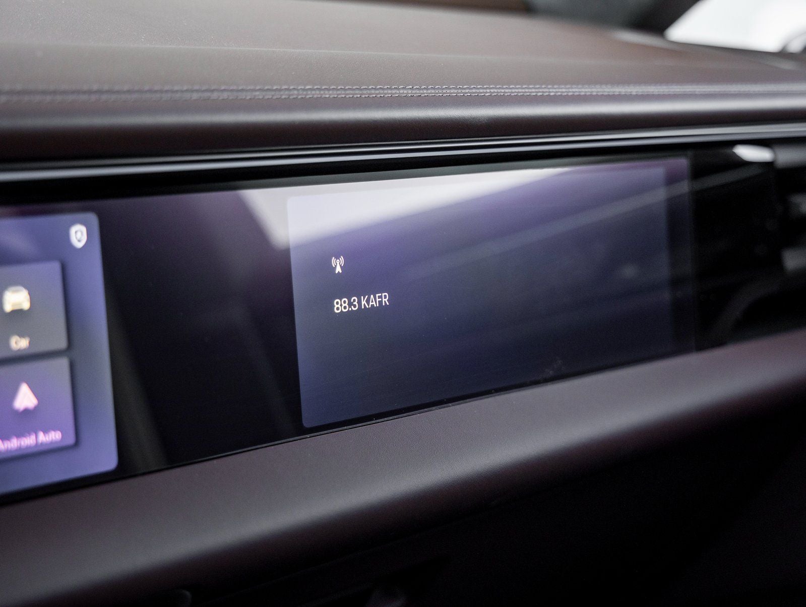 2025 Porsche Macan Turbo Electric - Photo 32