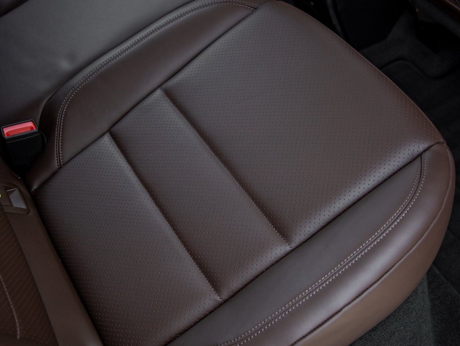 2025 Porsche Macan Turbo Electric - Photo 41