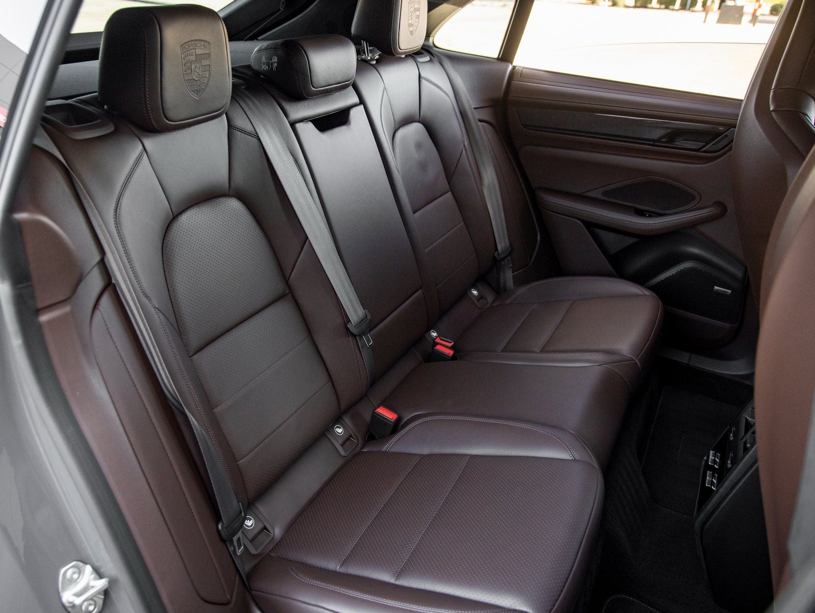 2025 Porsche Macan Turbo Electric - Photo 43