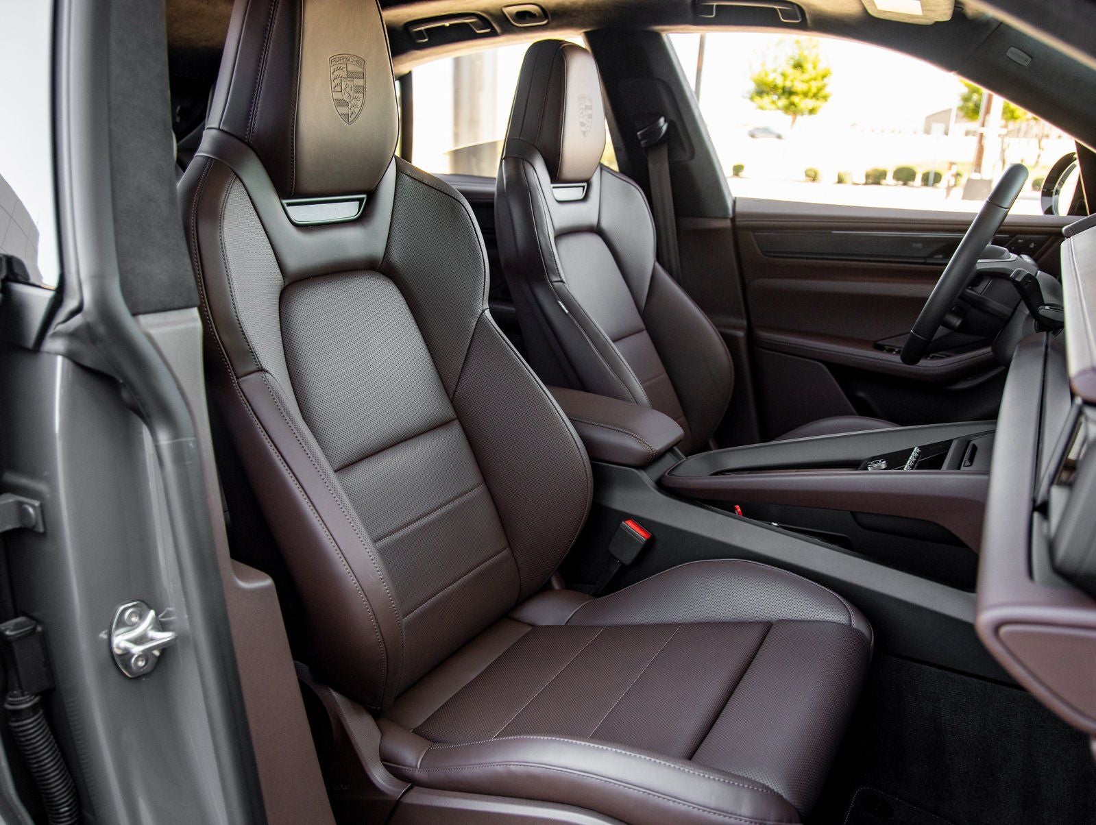 2025 Porsche Macan Turbo Electric - Photo 47