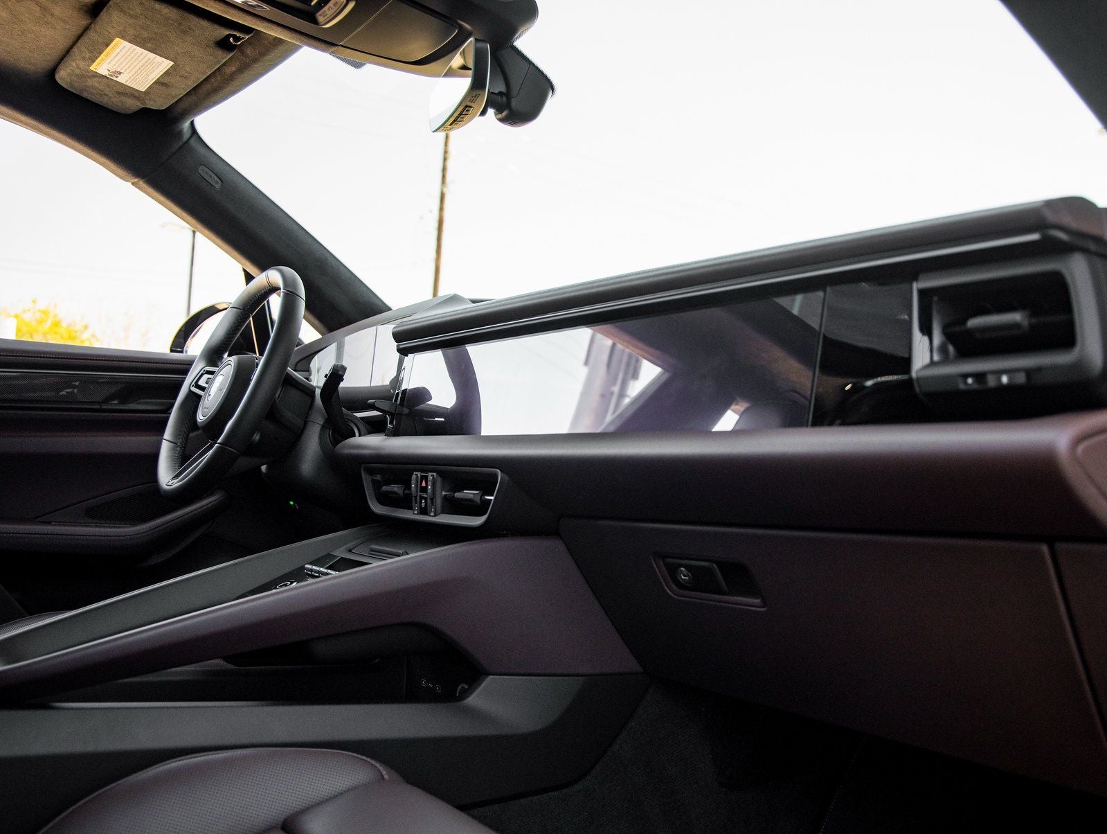 2025 Porsche Macan Turbo Electric - Photo 48