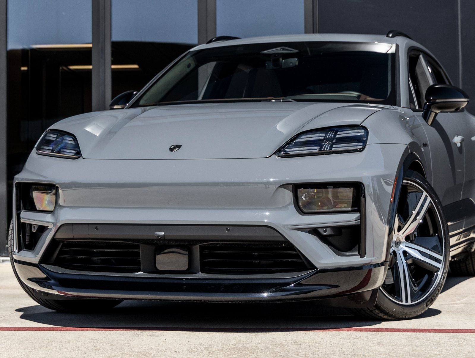 2025 Porsche Macan Turbo Electric - Photo 7