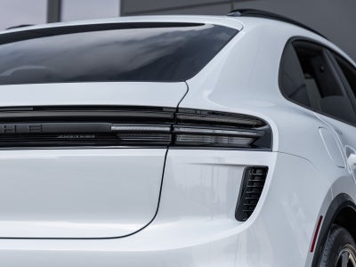 2025 Porsche Macan Electric Macan Turbo Electric