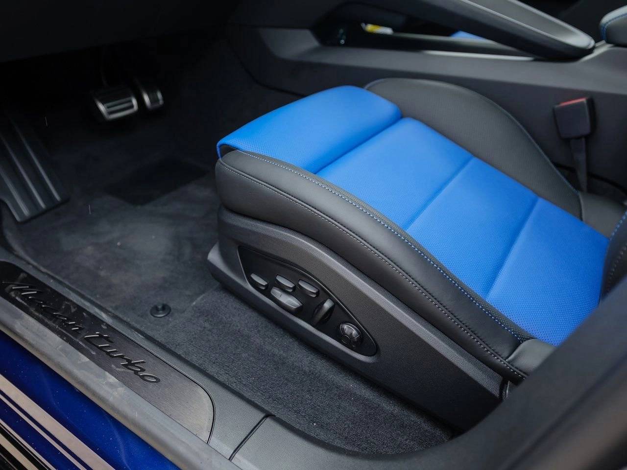 2025 Porsche Macan Turbo Electric