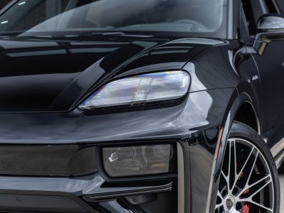 2025 Porsche Macan Turbo Electric