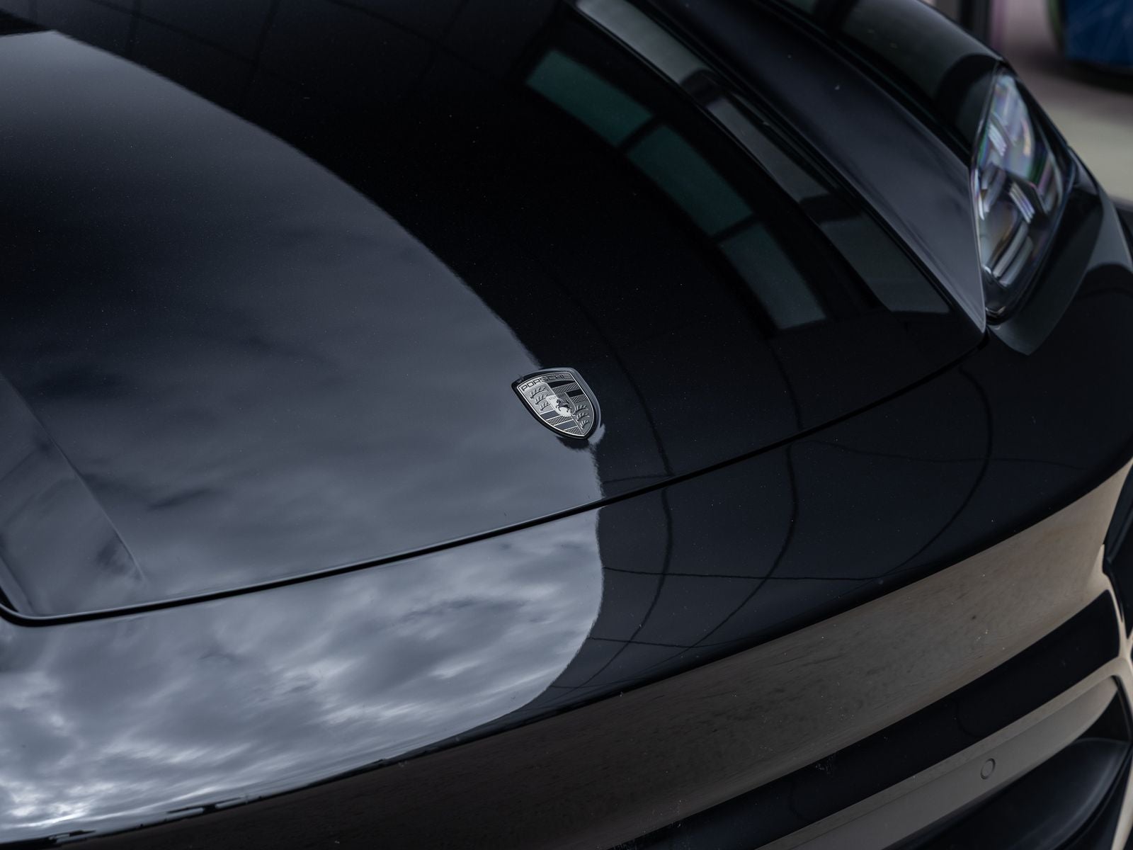 2025 Porsche Macan Turbo Electric