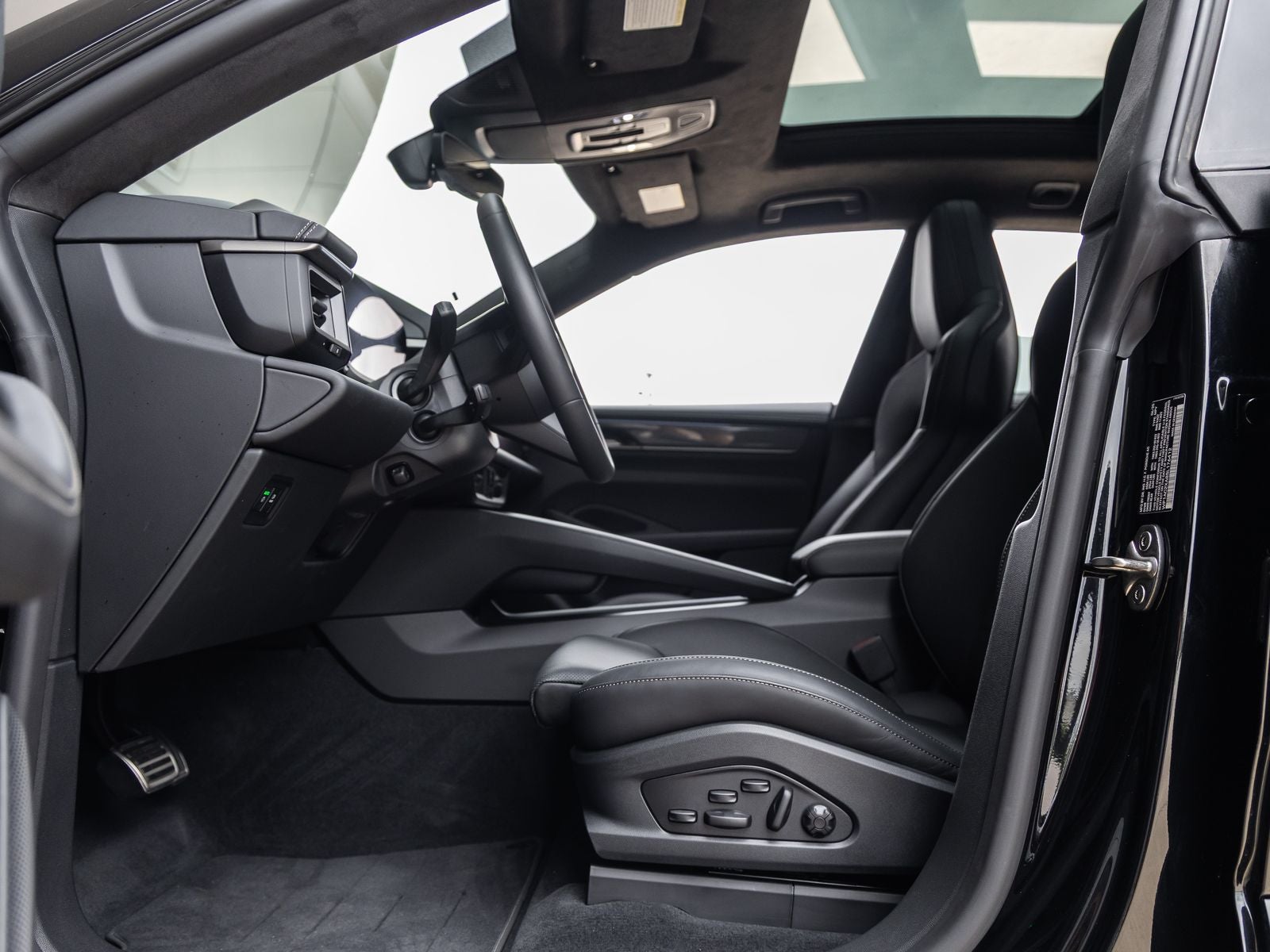 2025 Porsche Macan Turbo Electric
