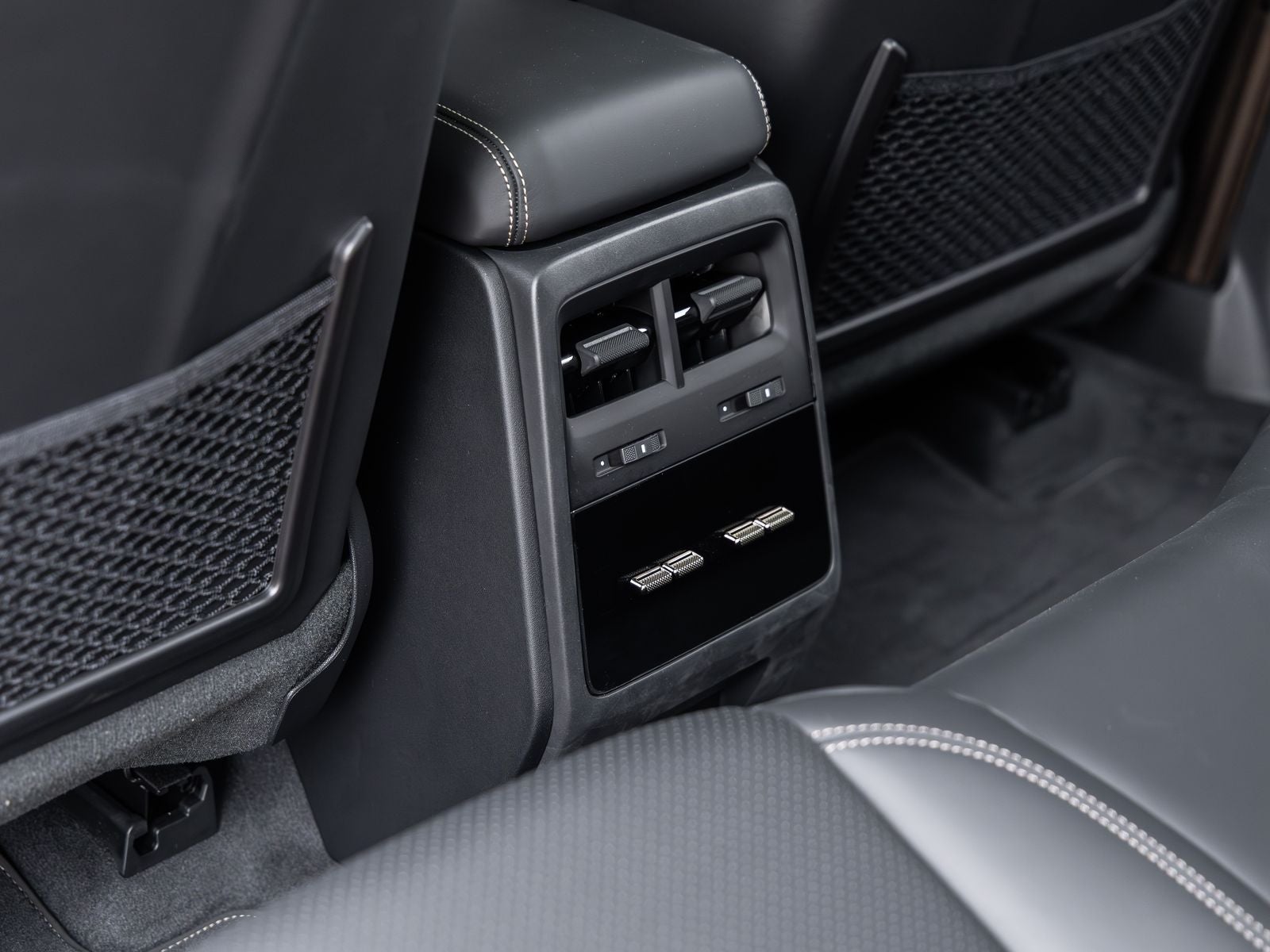 2025 Porsche Macan Turbo Electric