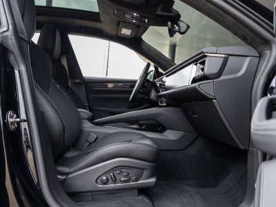 2025 Porsche Macan Turbo Electric