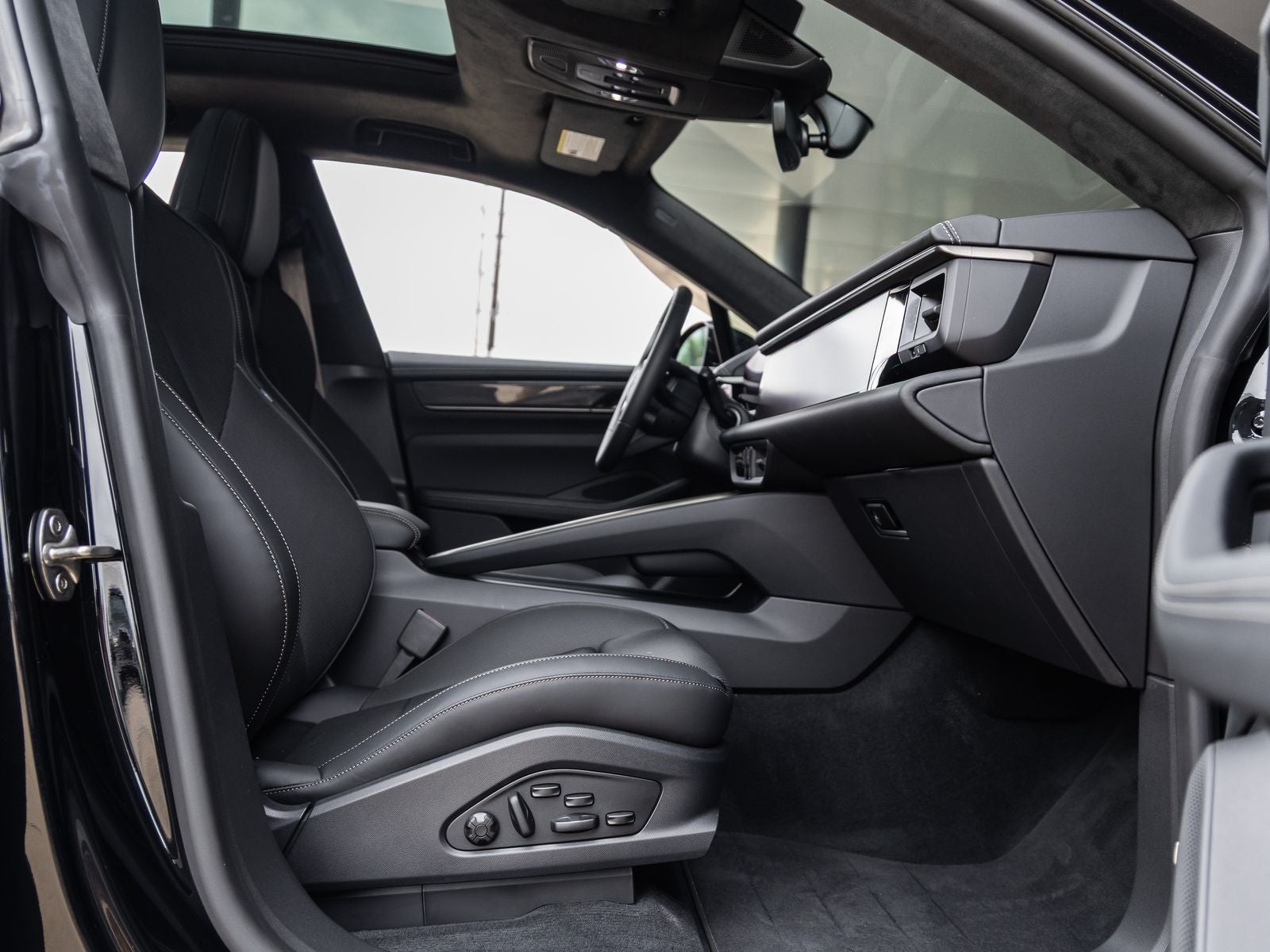 2025 Porsche Macan Turbo Electric