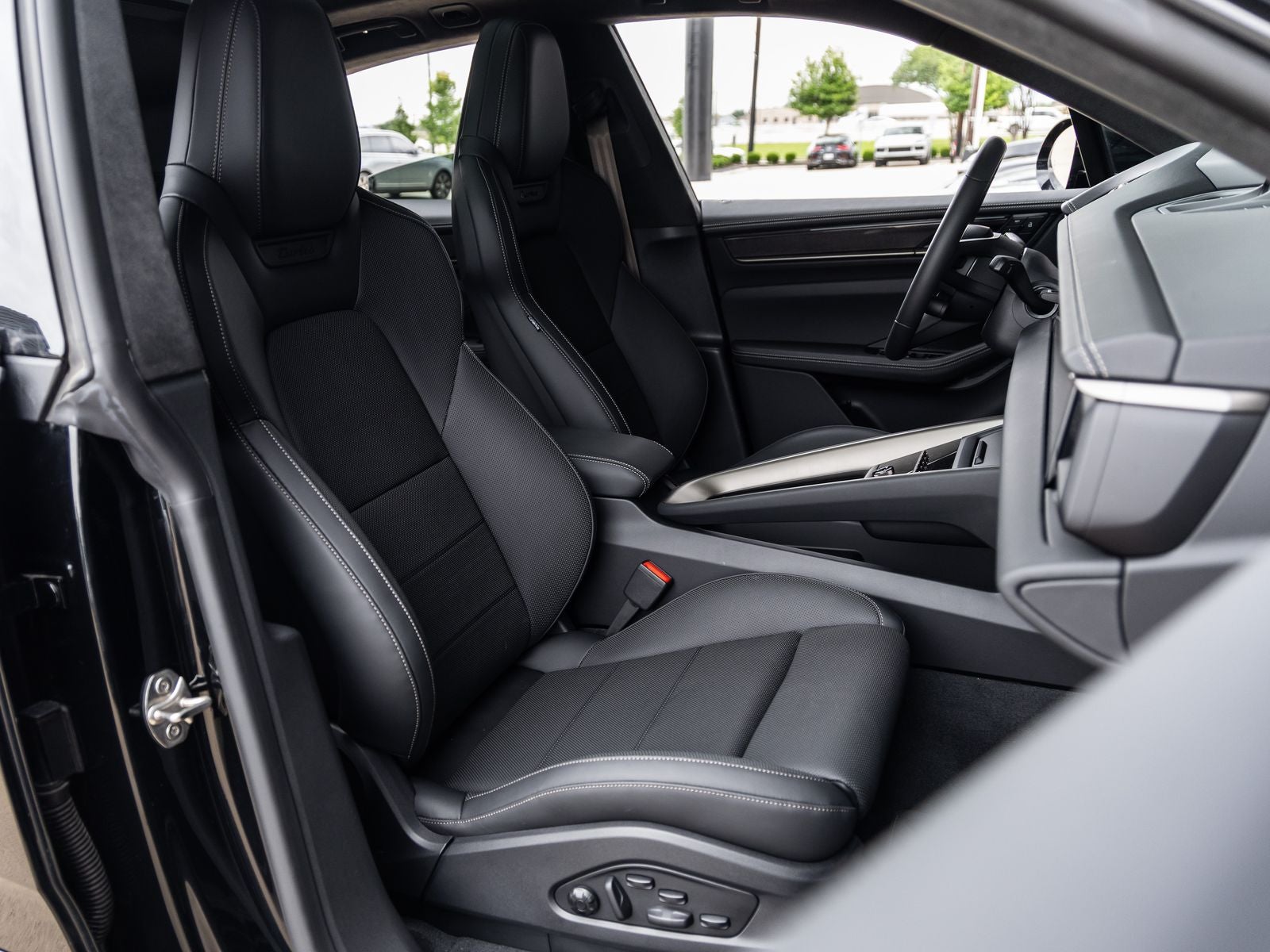 2025 Porsche Macan Turbo Electric