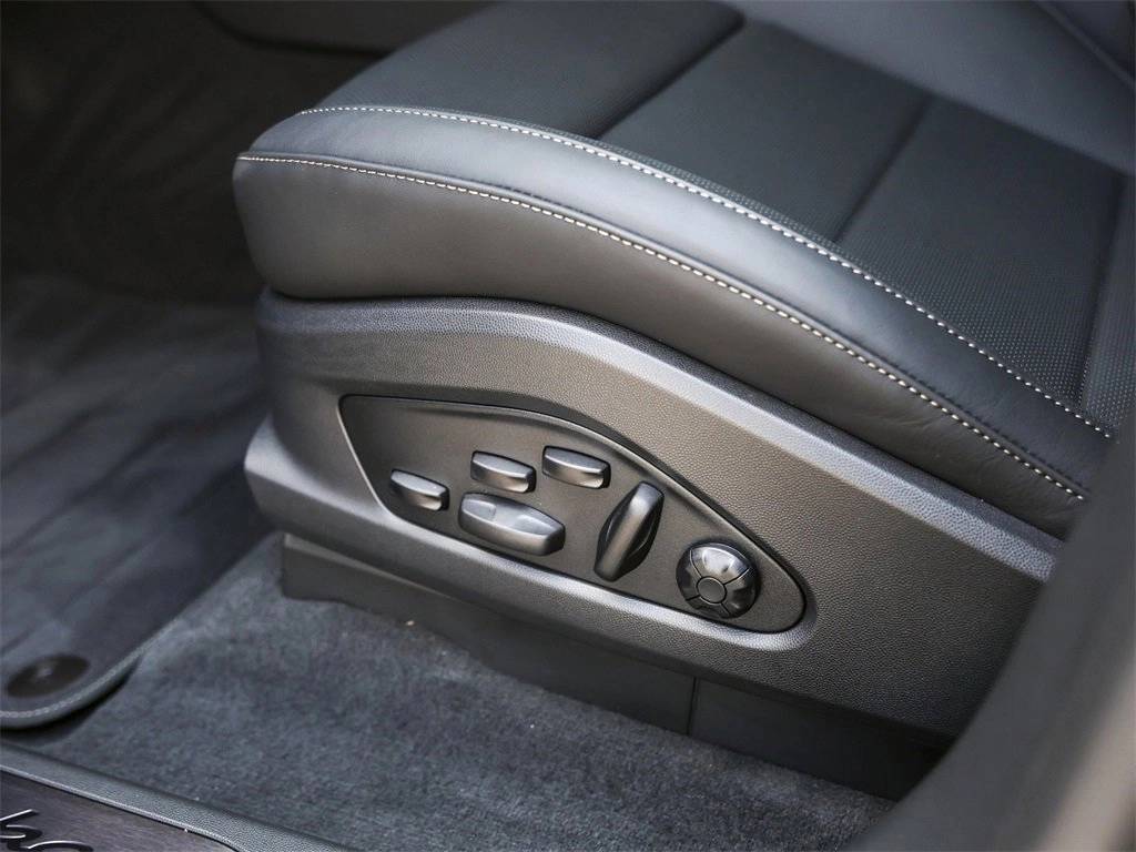 2025 Porsche Macan Turbo Electric