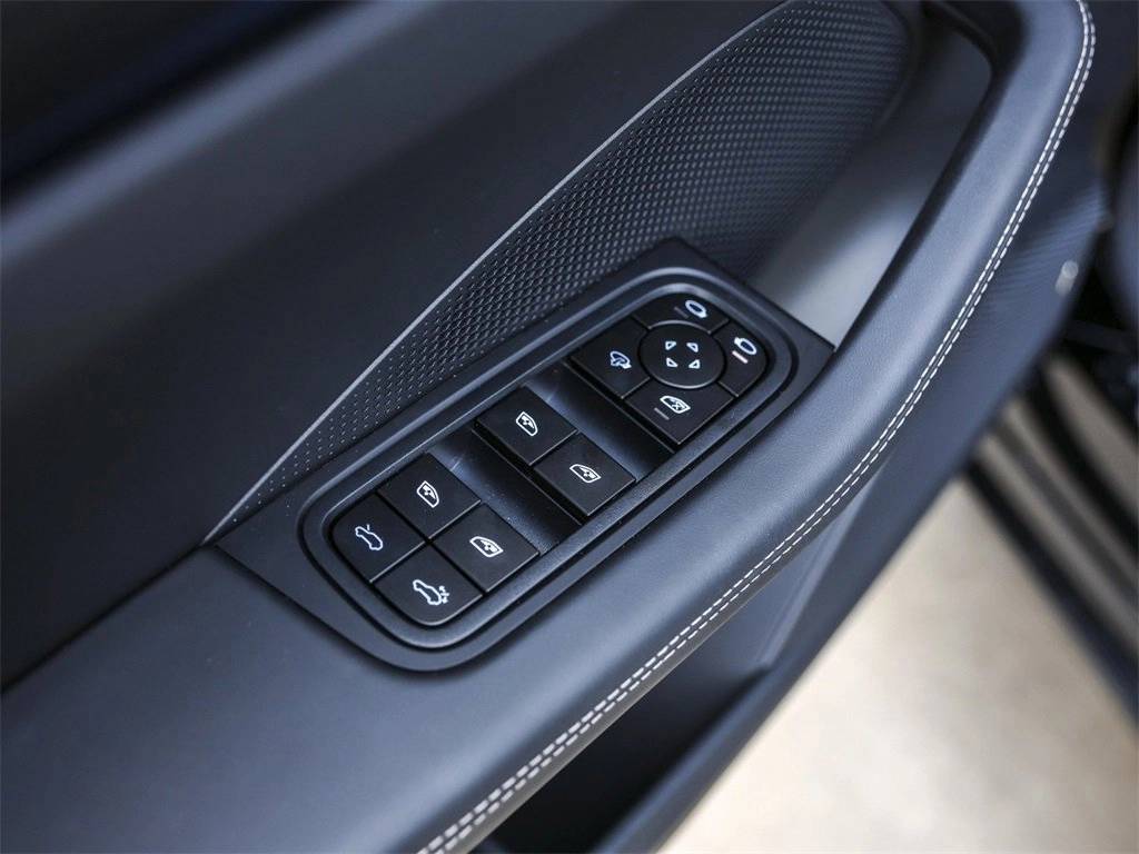 2025 Porsche Macan Turbo Electric