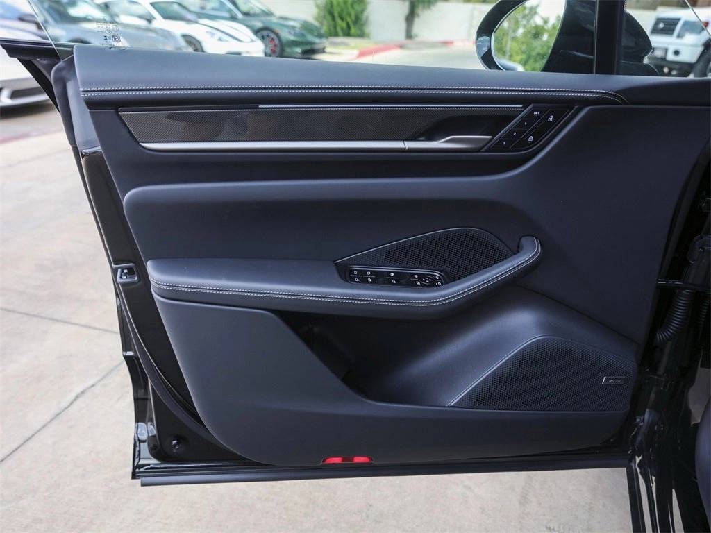 2025 Porsche Macan Turbo Electric