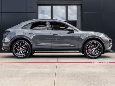 2026 Porsche Macan Macan Turbo Electric
