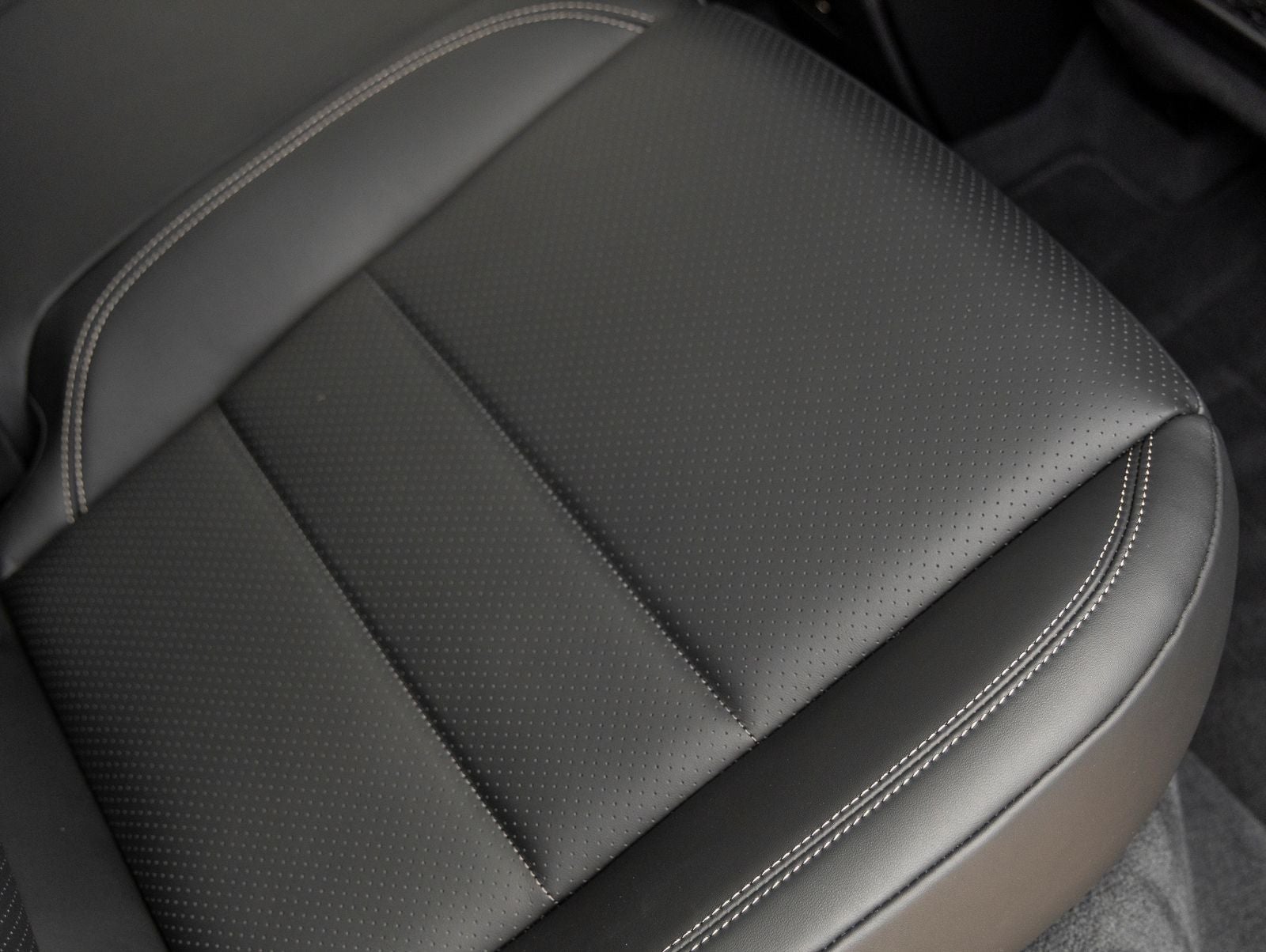 2026 Porsche Macan Macan Turbo Electric