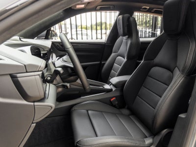 2026 Porsche Macan Macan Turbo Electric