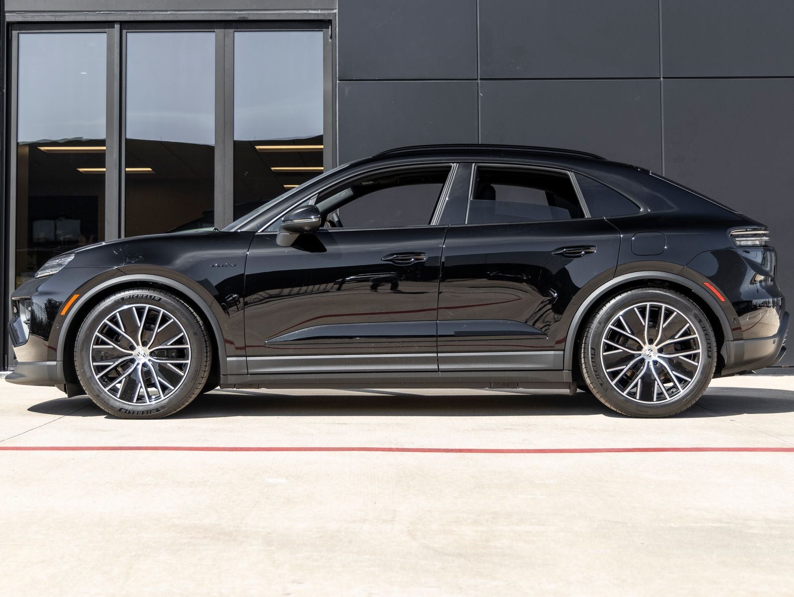 Used 2025 Porsche Macan Base with VIN WP1AD2XA1SL076603 for sale in Houston, TX