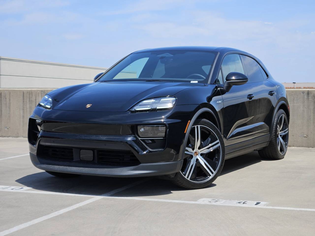 2025 Porsche Macan Base