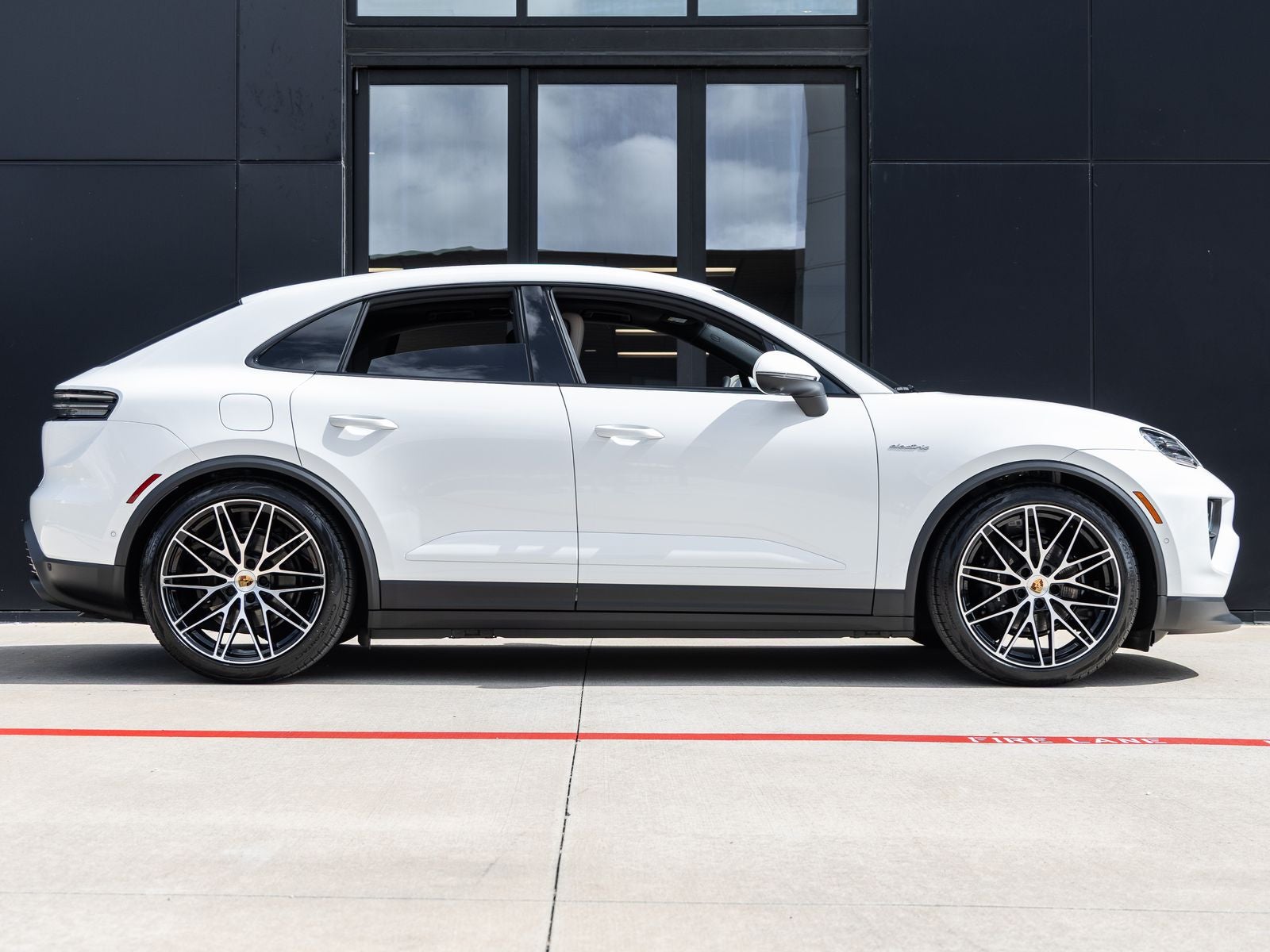 2026 Porsche Macan Macan Electric