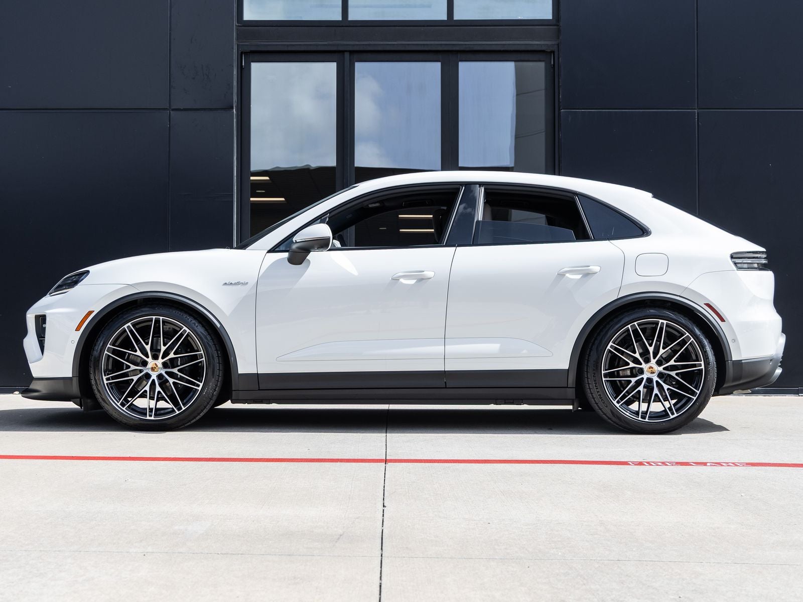 2026 Porsche Macan Macan Electric
