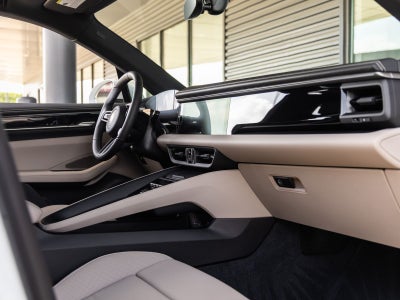 2026 Porsche Macan Macan Electric