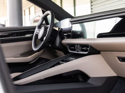 2026 Porsche Macan Macan Electric