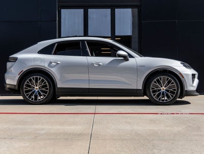 2026 Porsche Macan Macan Electric