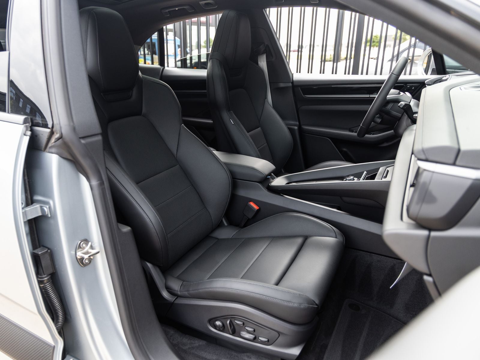 2025 Porsche Macan Electric