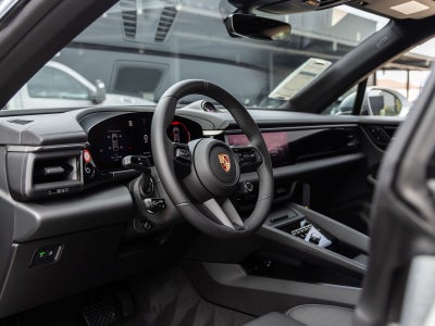 2025 Porsche Macan Electric