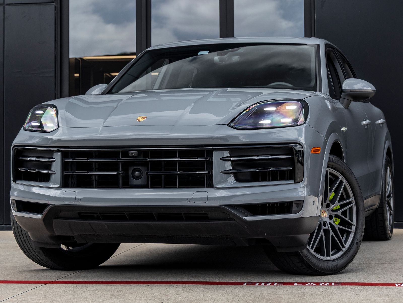2024 Porsche Cayenne E-Hybrid's photo