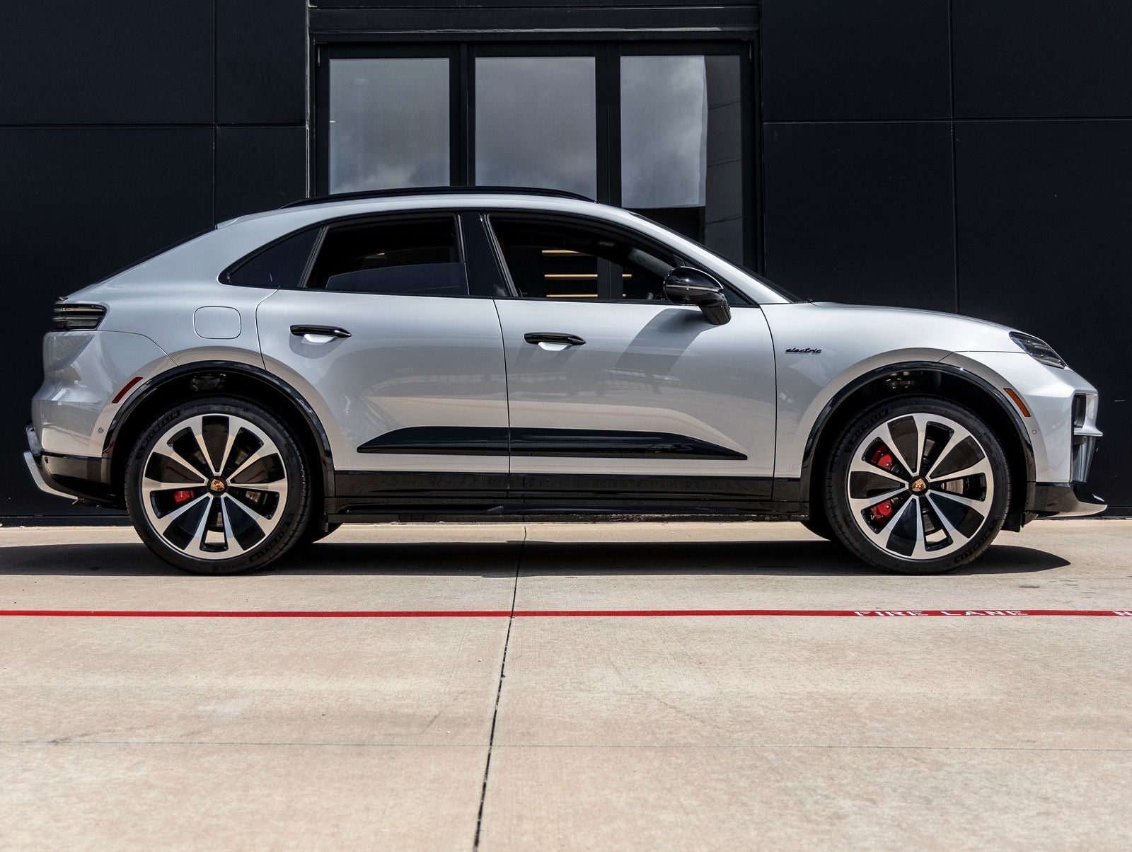 2026 Porsche Macan Macan GTS Electric