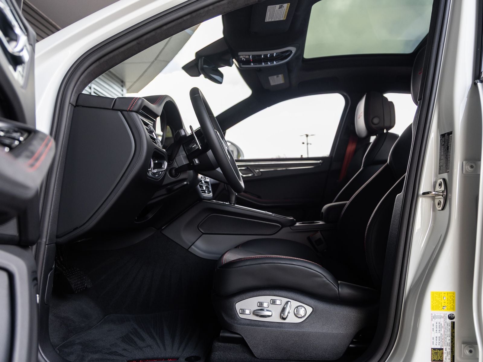2026 Porsche Macan Macan GTS
