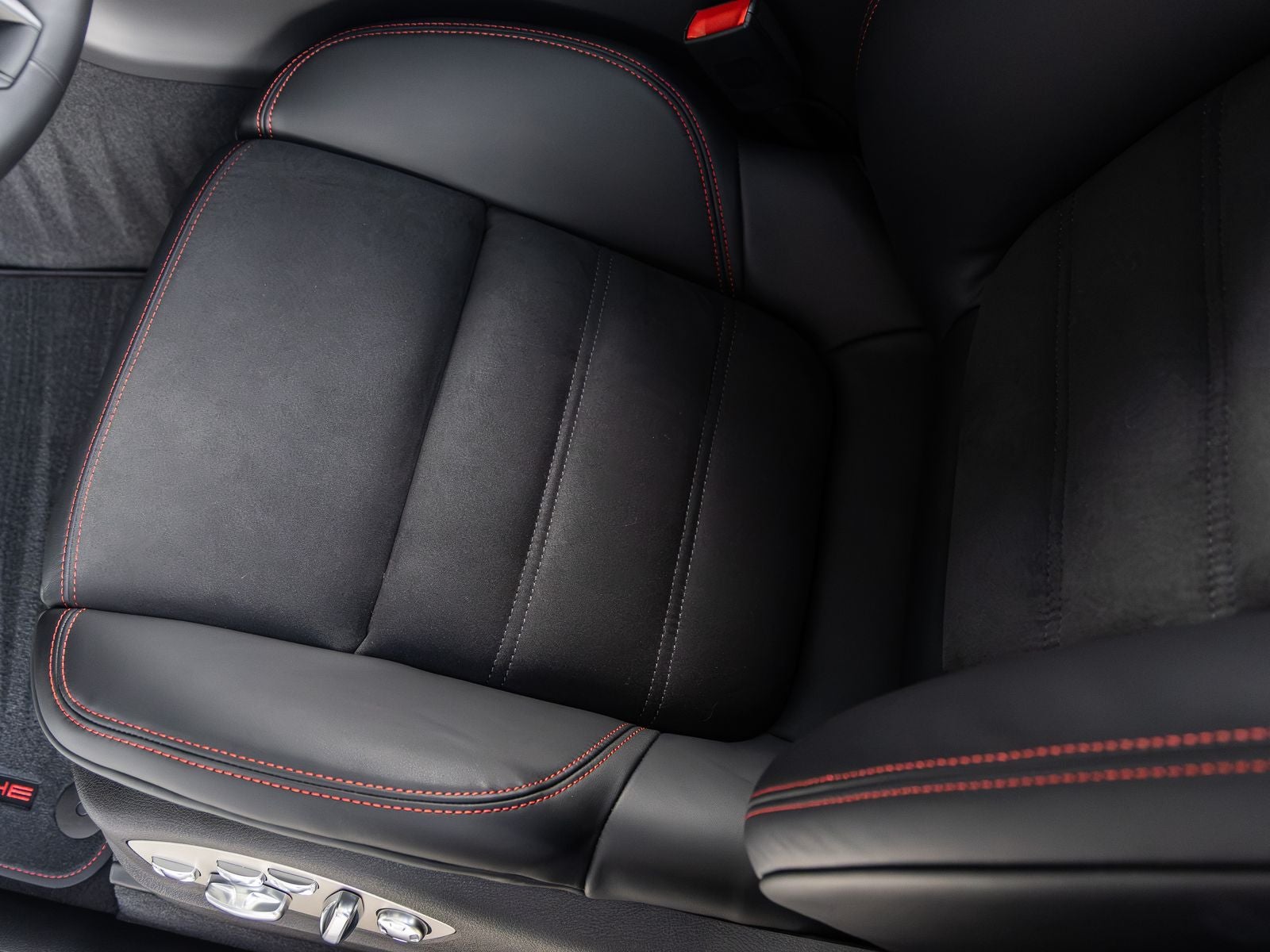 2026 Porsche Macan Macan GTS