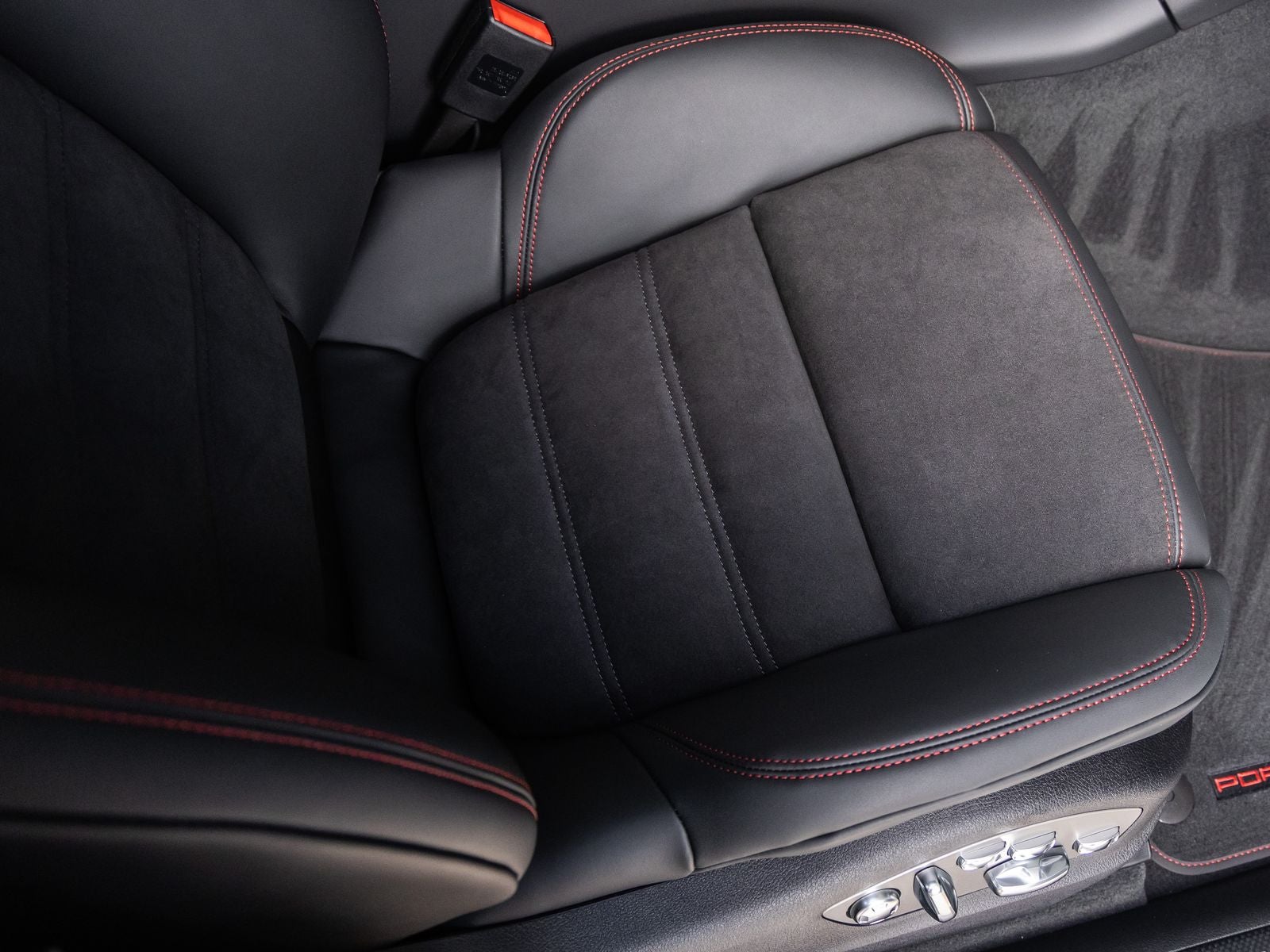 2026 Porsche Macan Macan GTS