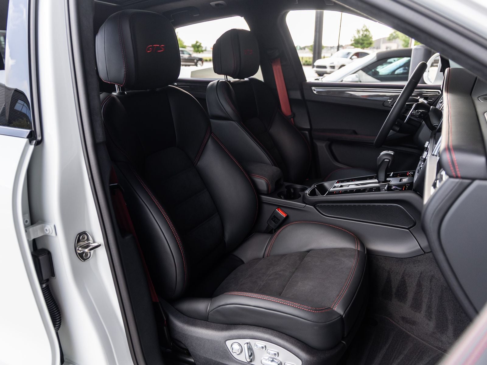2026 Porsche Macan Macan GTS