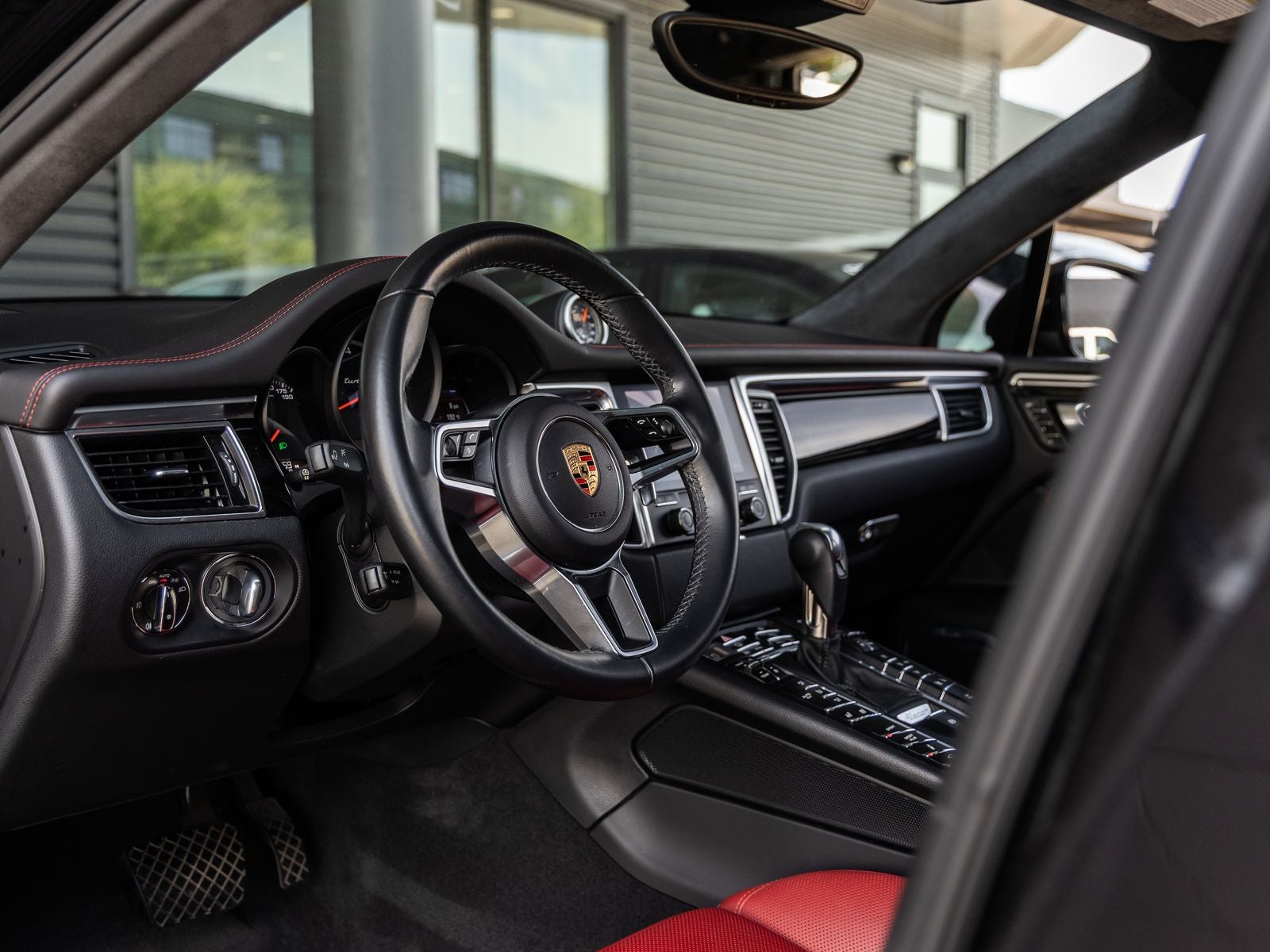 2017 Porsche Macan Turbo w/ Performance Package
