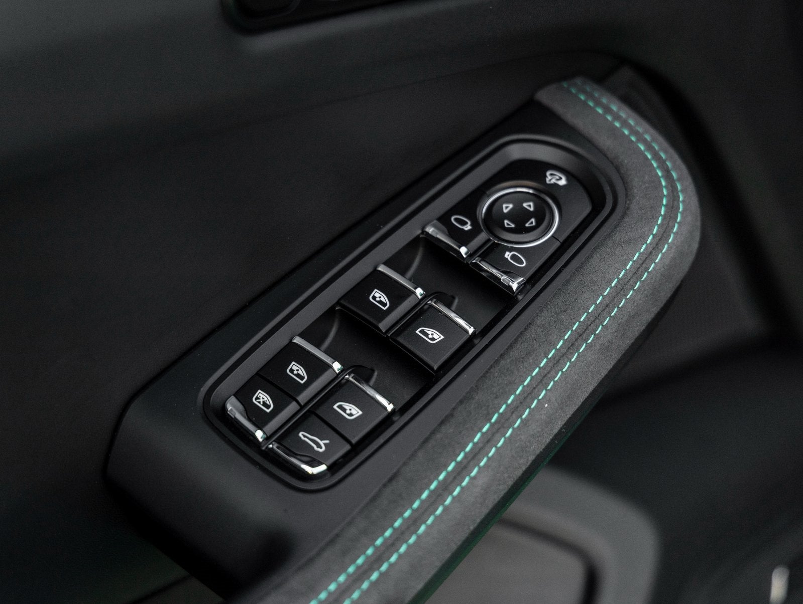 2026 Porsche Macan Macan GTS