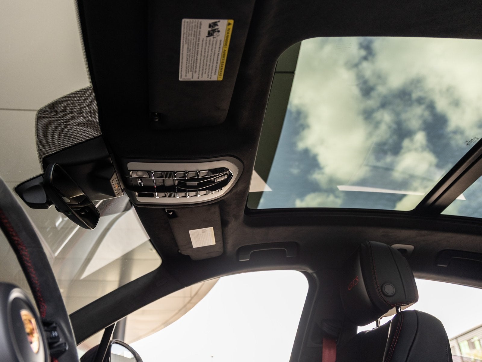 2026 Porsche Macan Macan GTS