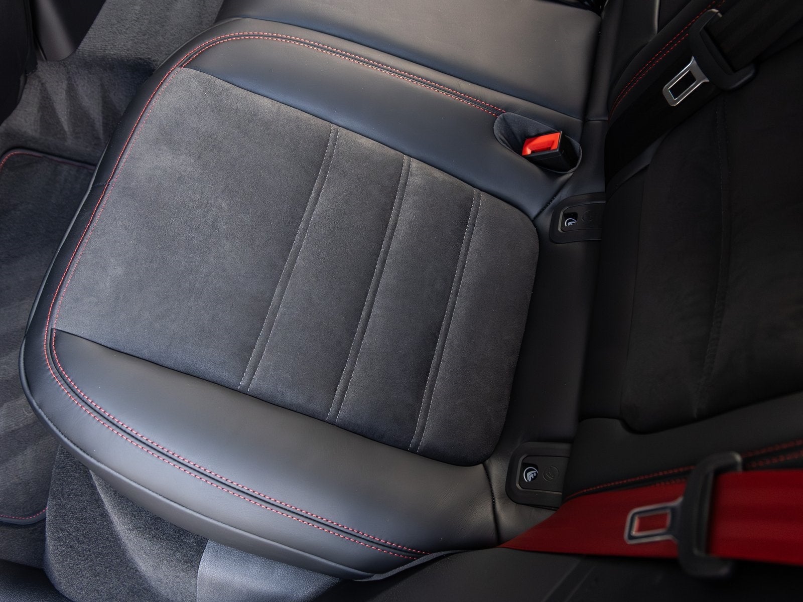 2026 Porsche Macan Macan GTS