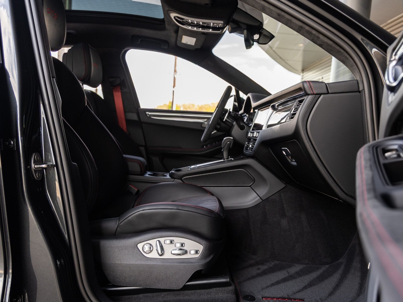 2026 Porsche Macan Macan GTS