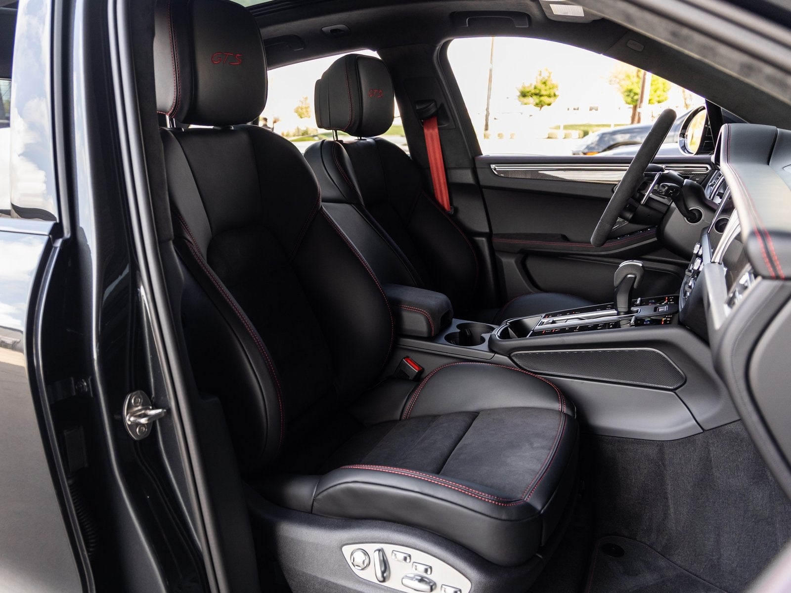 2026 Porsche Macan Macan GTS