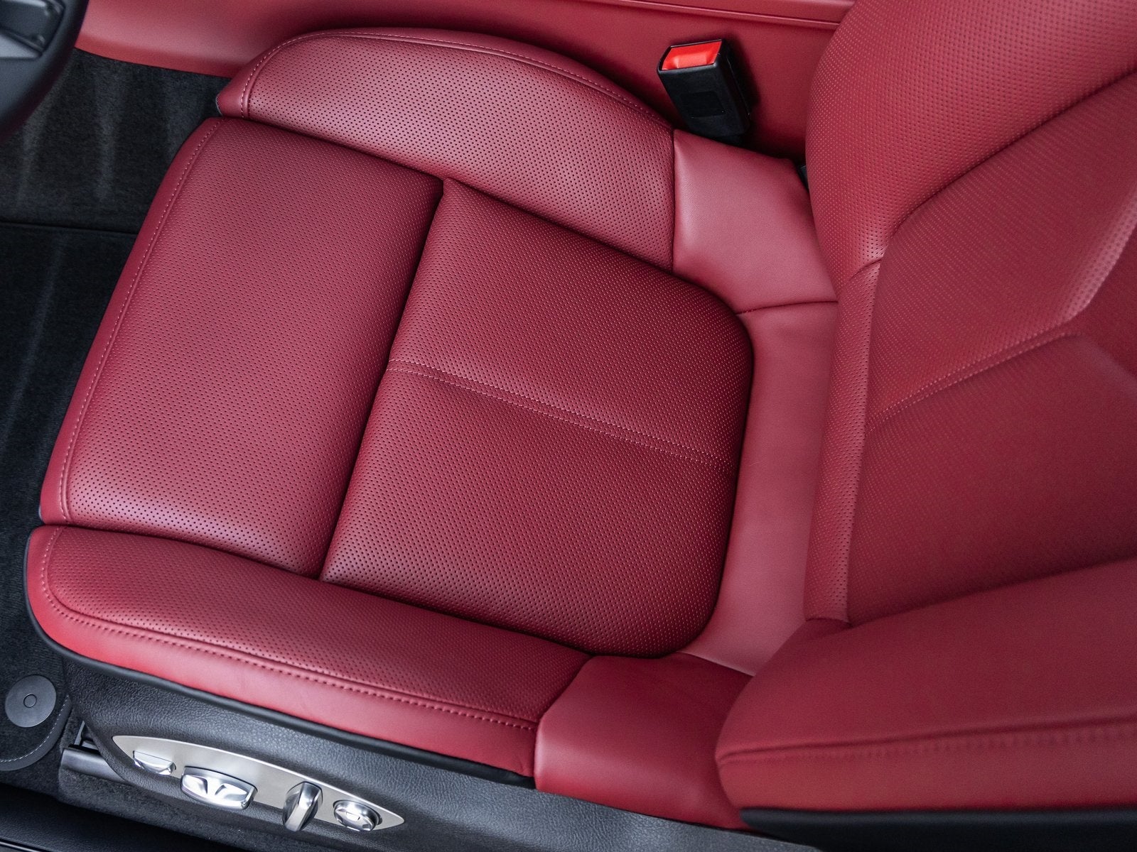 2026 Porsche Macan Macan GTS