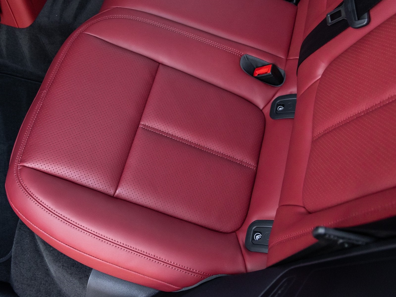 2026 Porsche Macan Macan GTS