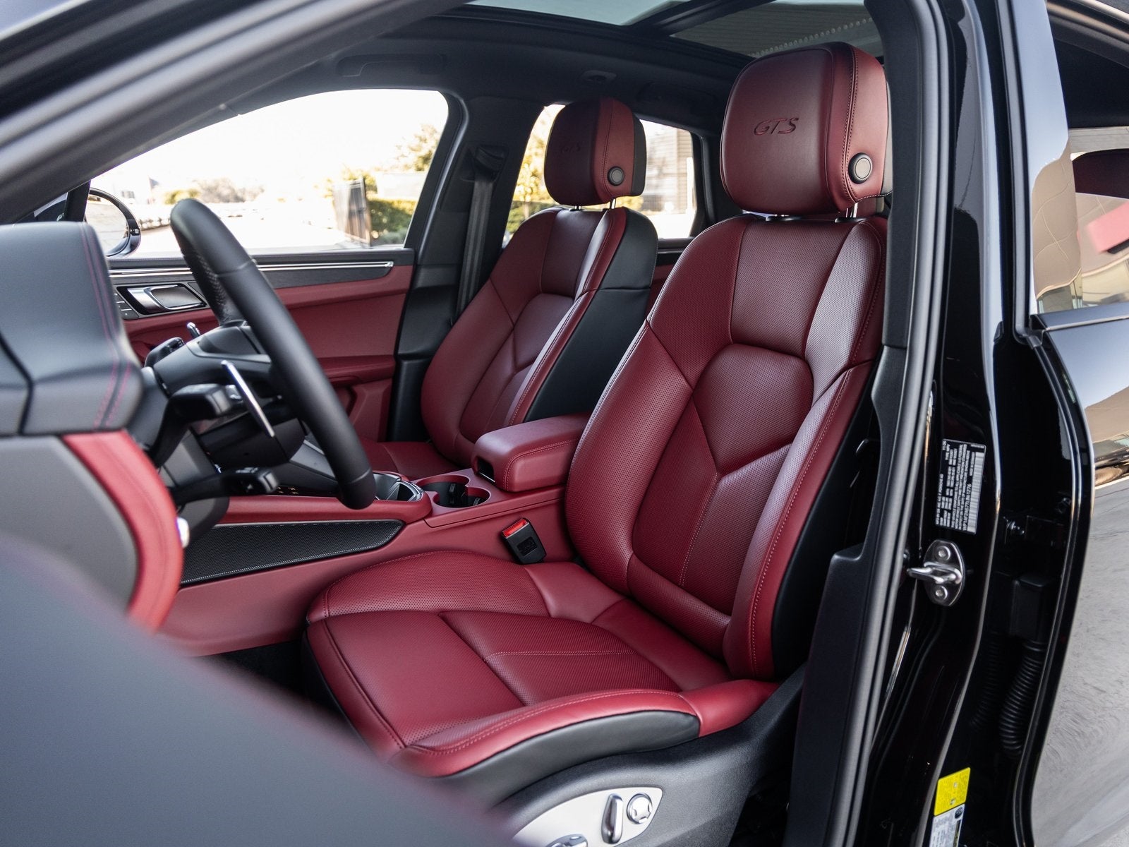 2026 Porsche Macan Macan GTS