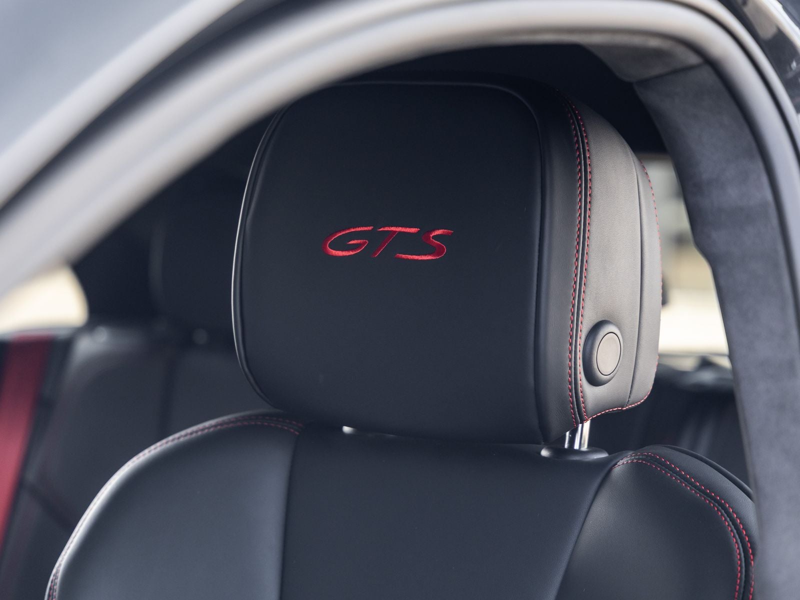 2026 Porsche Macan Macan GTS